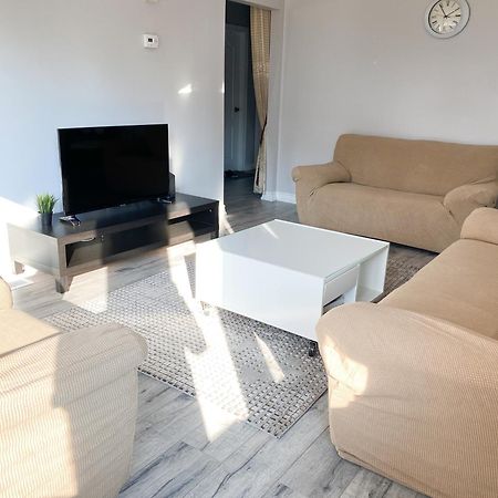 Spacious Mbr Near Kennedy Subway & Go Toronto Esterno foto