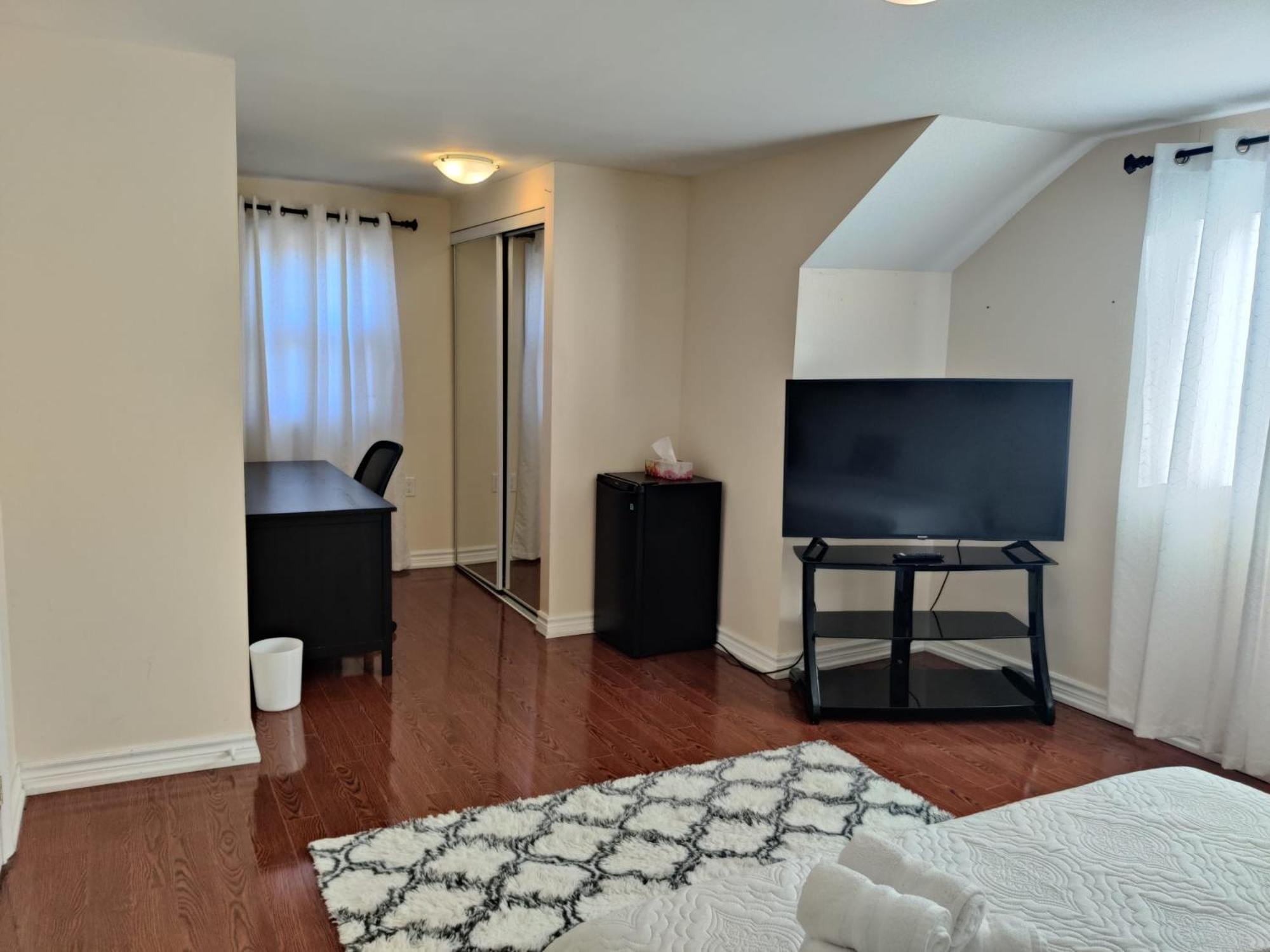 Spacious Mbr Near Kennedy Subway & Go Toronto Esterno foto