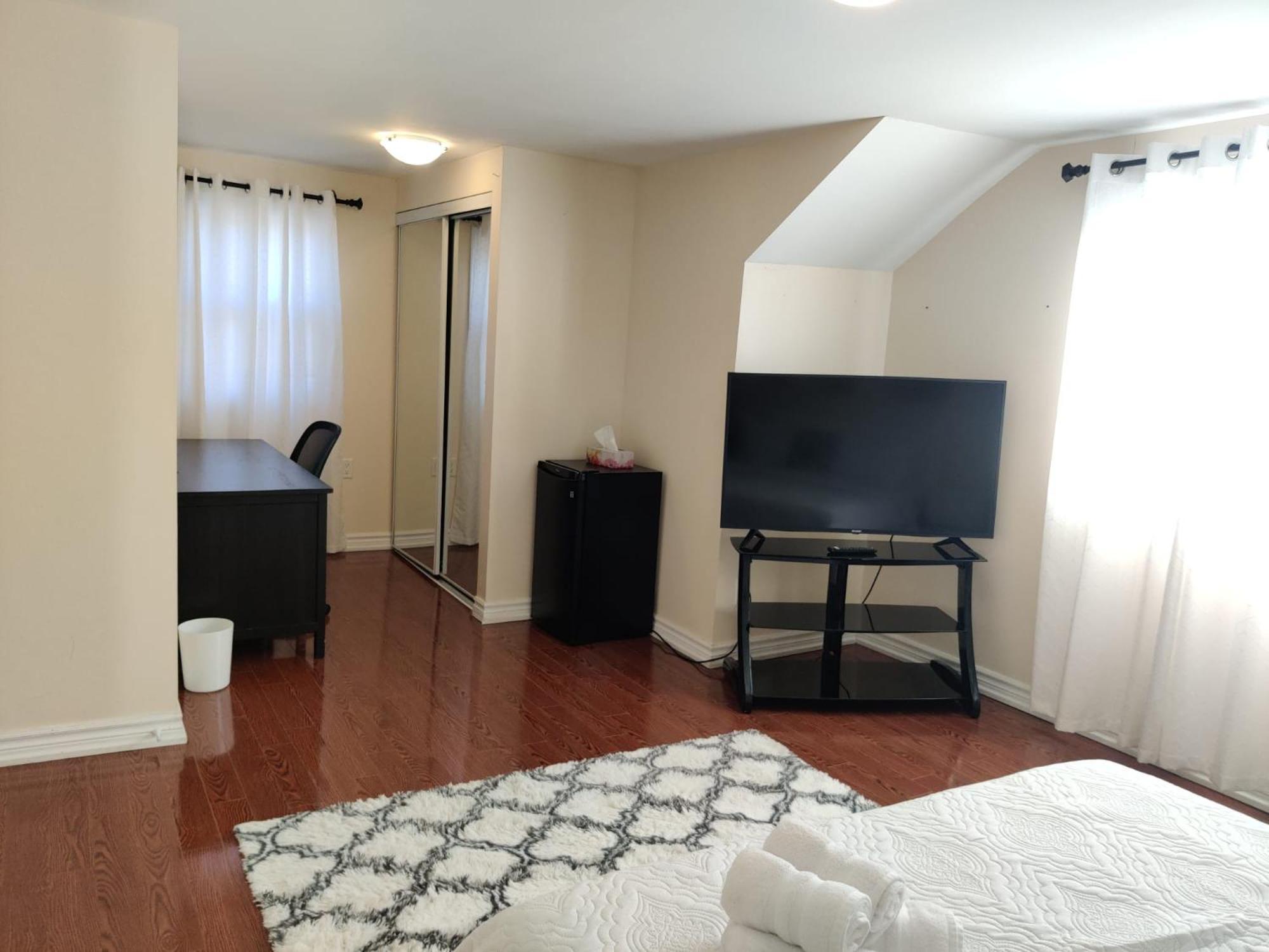 Spacious Mbr Near Kennedy Subway & Go Toronto Esterno foto